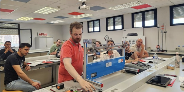Laboratory practices at Universidad Europea Miguel de Cervantes - UEMC featuring EDIBON equipment.